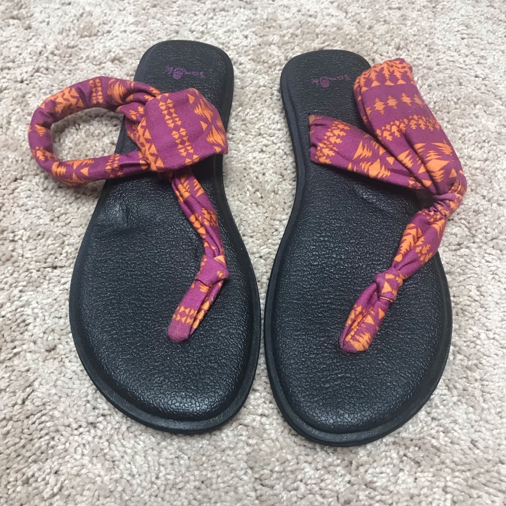BARELY WORN/LIKE NEW Sanuk Sandals